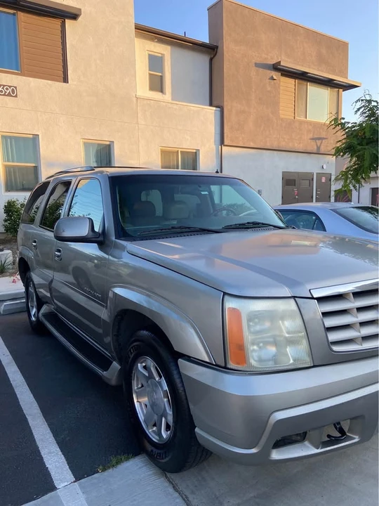 2002 Cadillac Escalade & EXT 2nd Gen - Image 2 of 13