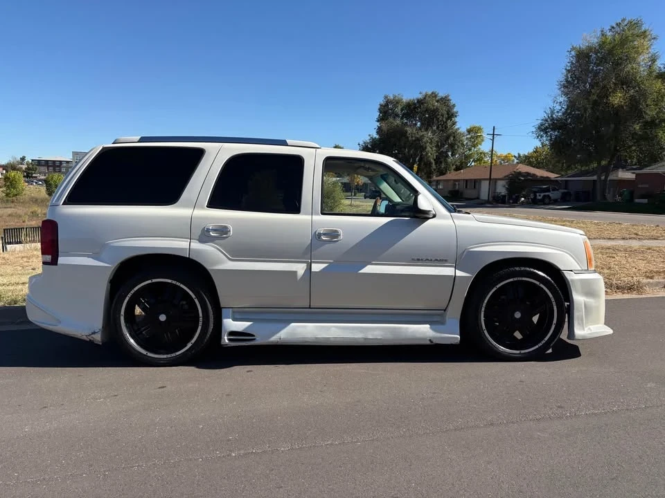 2002 Cadillac Escalade & EXT 2nd Gen - Image 2 of 15
