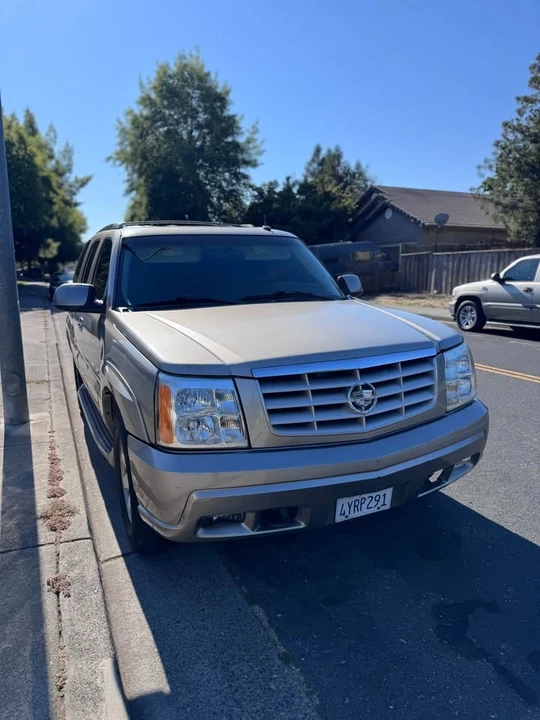 2002 Cadillac Escalade & EXT 2nd Gen - Image 3 of 6