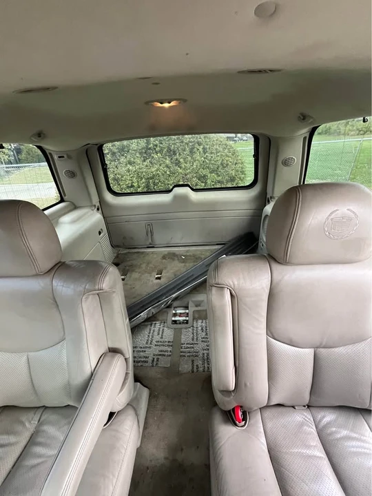 2002 Cadillac Escalade & EXT 2nd Gen - Image 8 of 9