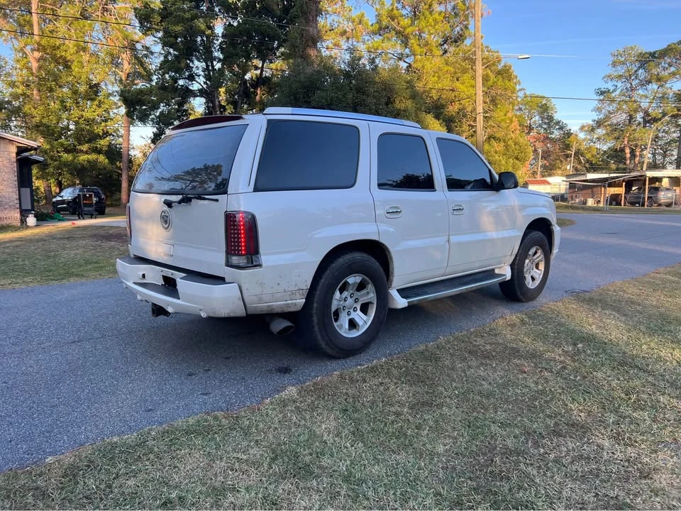 2002 Cadillac Escalade & EXT 2nd Gen - Image 3 of 8