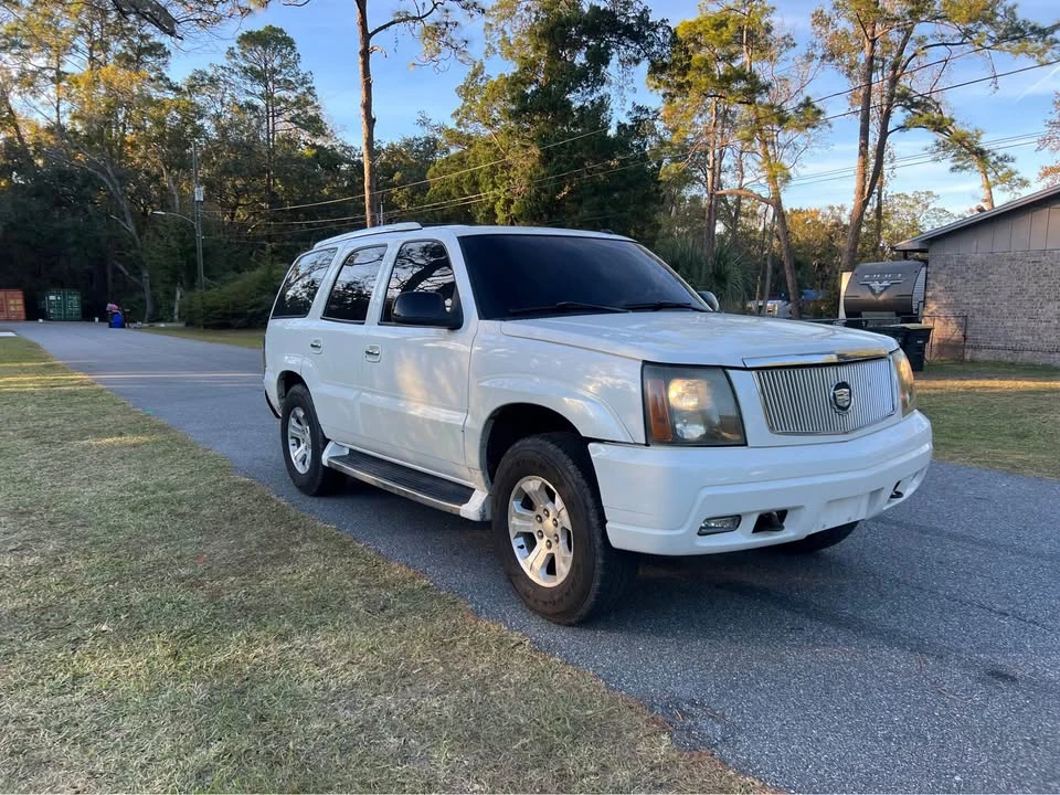 2002 Cadillac Escalade & EXT 2nd Gen - Image 2 of 8