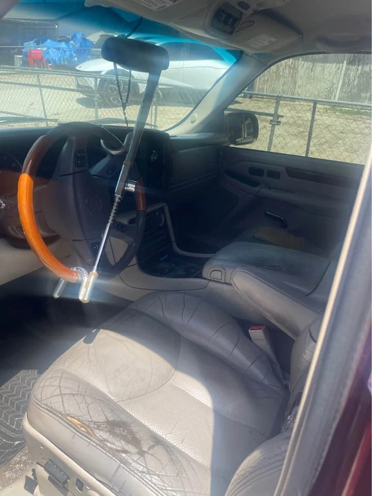 2002 Cadillac Escalade & EXT 2nd Gen - Image 4 of 8