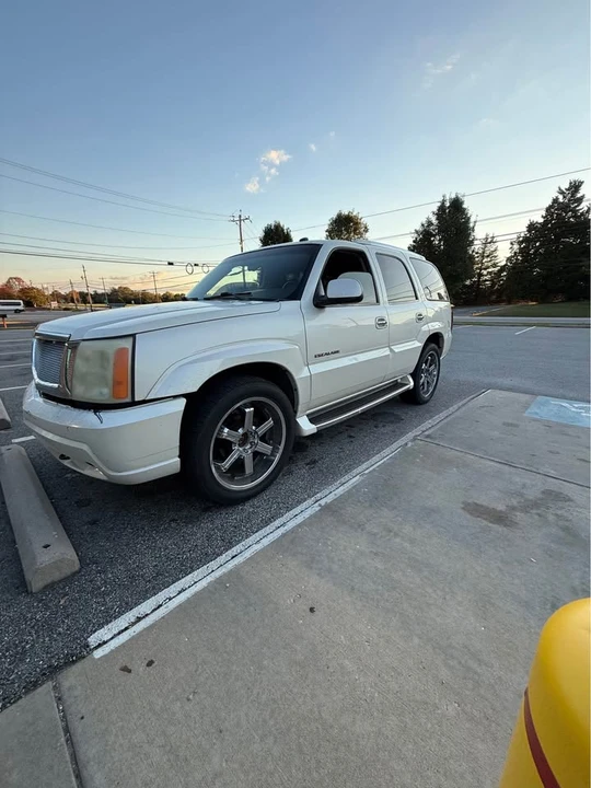 2002 Cadillac Escalade & EXT 2nd Gen - Image 4 of 10