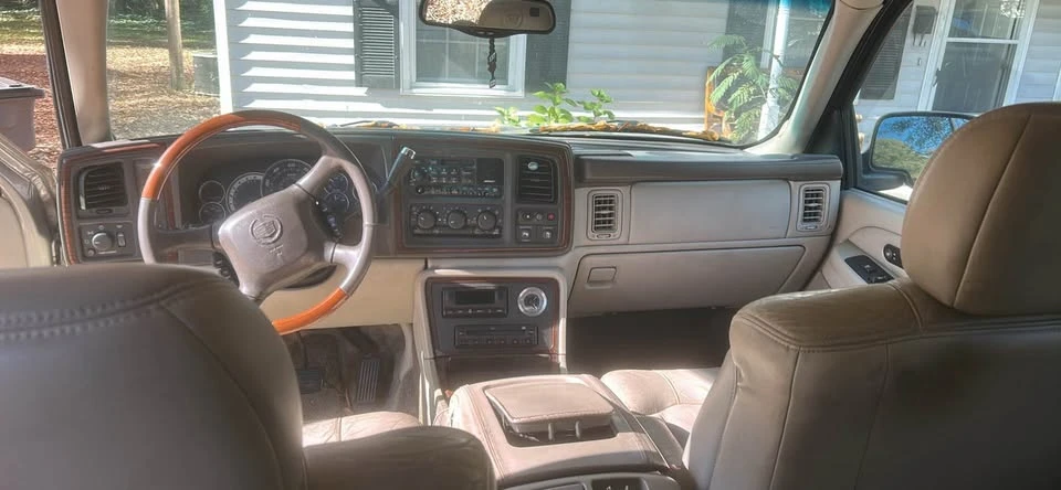 2002 Cadillac Escalade & EXT 2nd Gen - Image 4 of 8