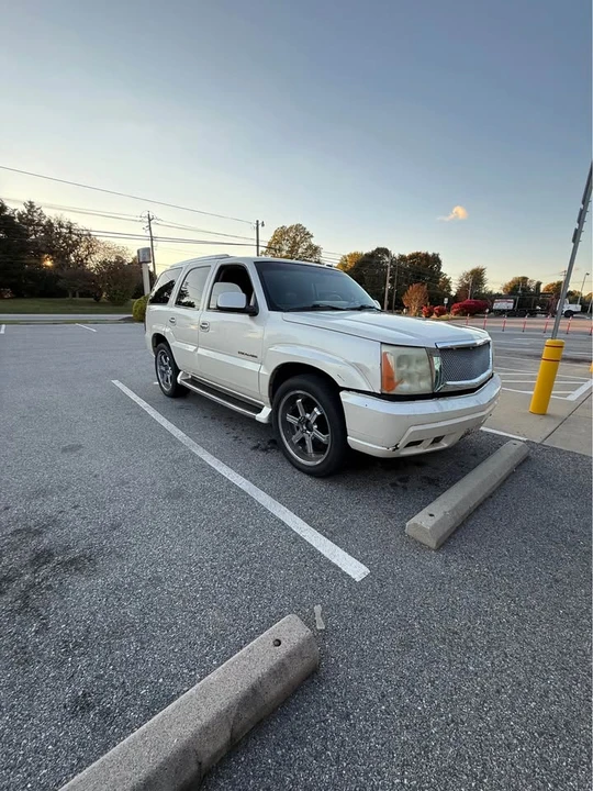 2002 Cadillac Escalade & EXT 2nd Gen - Image 5 of 10