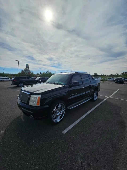 2002 Cadillac Escalade & EXT 2nd Gen - Image 4 of 5