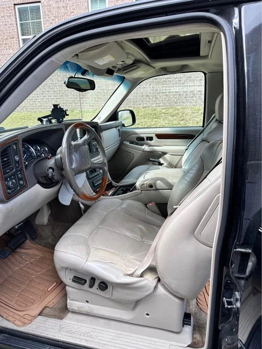 2002 Cadillac Escalade & EXT 2nd Gen - Image 4 of 11