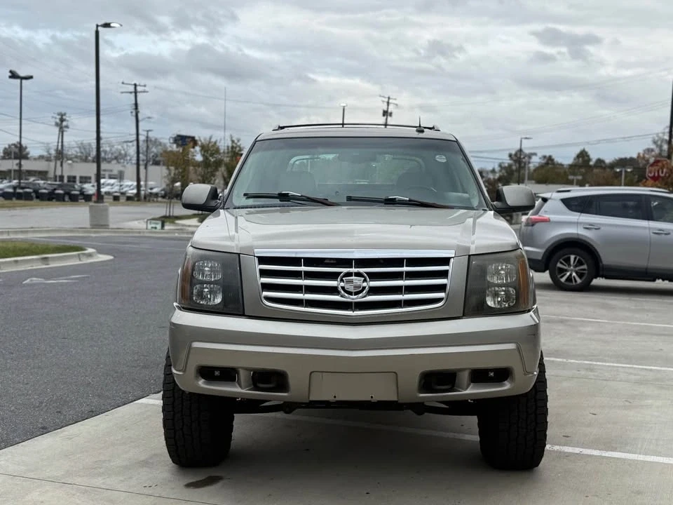 2002 Cadillac Escalade & EXT 2nd Gen - Image 2 of 14
