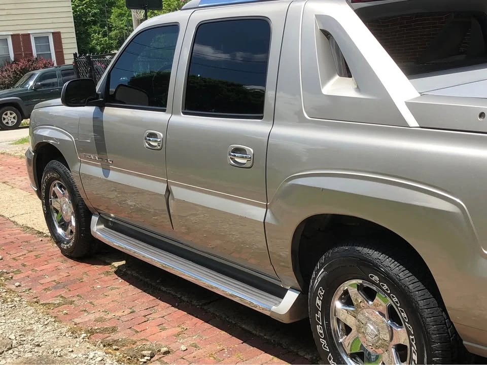 2002 Cadillac Escalade & EXT 2nd Gen - Image 2 of 13