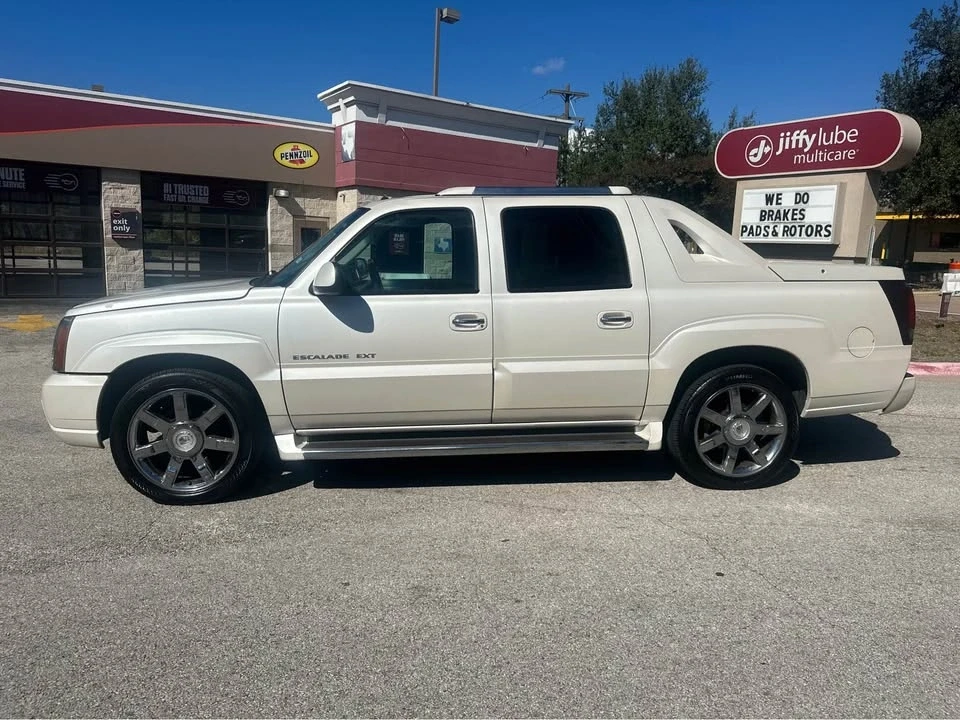 2002 Cadillac Escalade & EXT 2nd Gen - Image 2 of 8