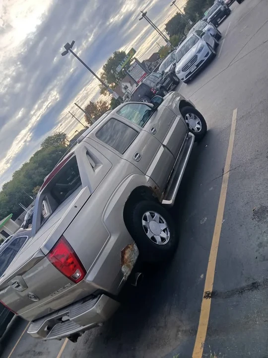 2002 Cadillac Escalade & EXT 2nd Gen - Image 4 of 8