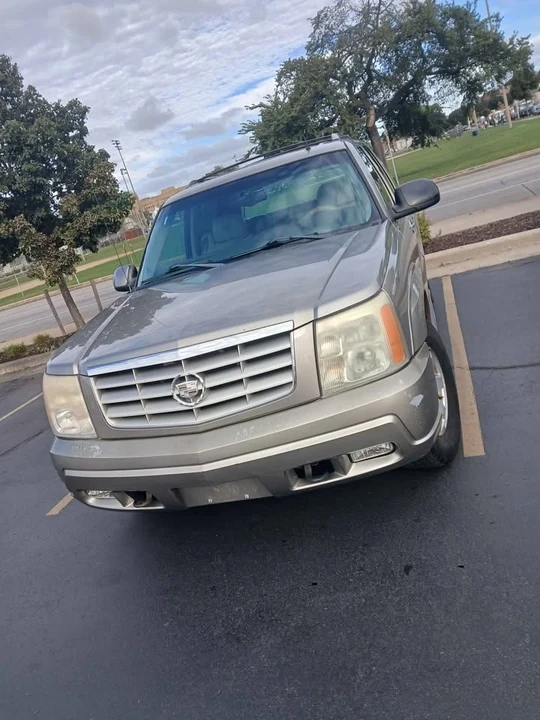 2002 Cadillac Escalade & EXT 2nd Gen - Image 3 of 8