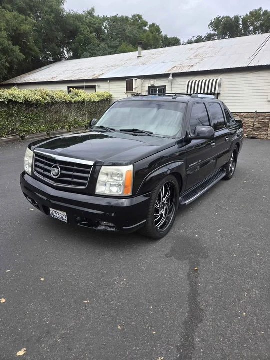 2002 Cadillac Escalade & EXT 2nd Gen - Image 2 of 3