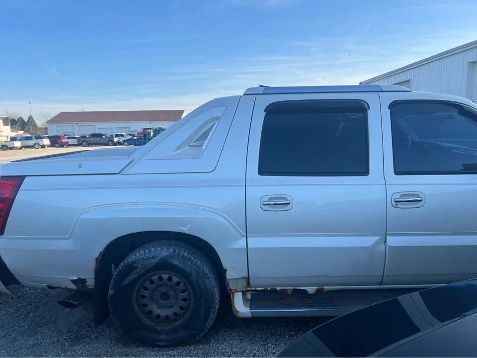 2002 Cadillac Escalade & EXT 2nd Gen - Image 3 of 10