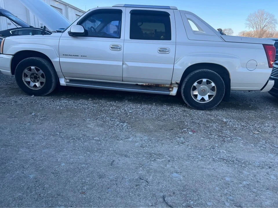 2002 Cadillac Escalade & EXT 2nd Gen - Image 7 of 10