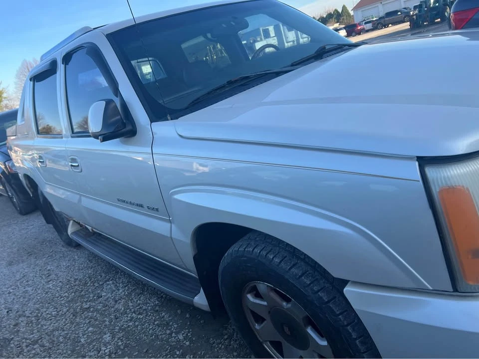 2002 Cadillac Escalade & EXT 2nd Gen - Image 2 of 10