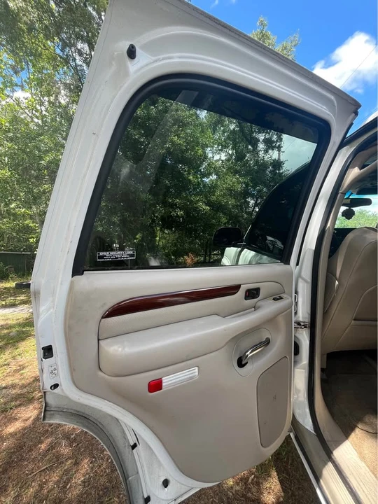 2002 Cadillac Escalade & EXT 2nd Gen - Image 4 of 11