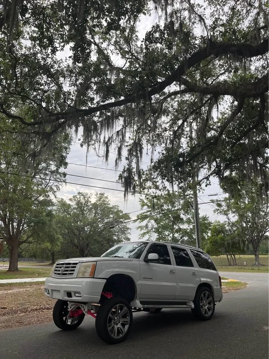 2002 Cadillac Escalade & EXT 2nd Gen - Image 3 of 11