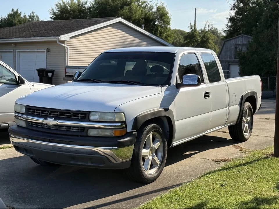 2002 Chevrolet Silverado 1st Gen - Image 2 of 3