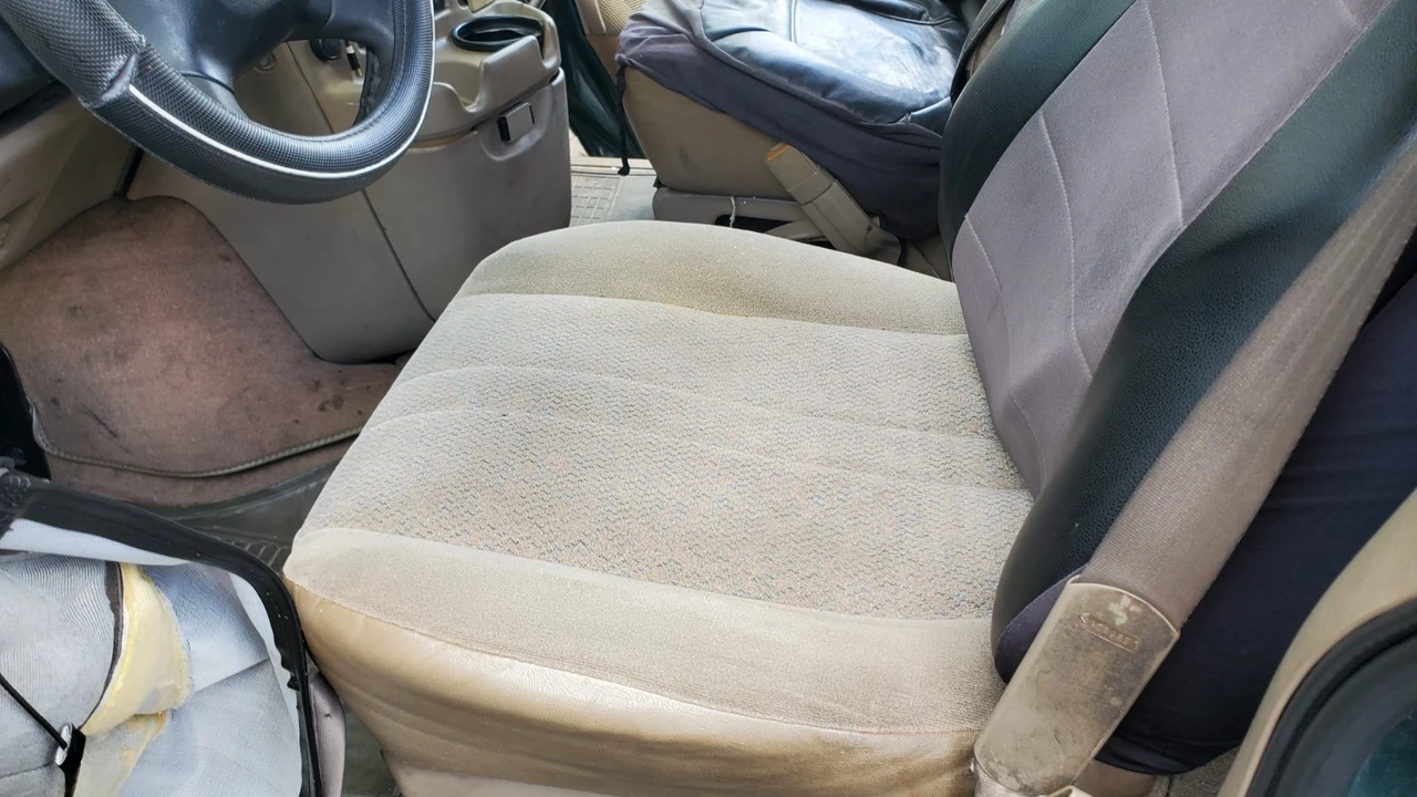 2002 Chevrolet Astro - Image 4 of 18
