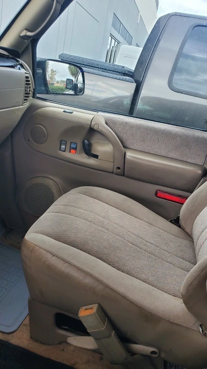 2002 Chevrolet Astro - Image 17 of 18