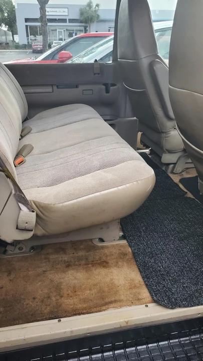 2002 Chevrolet Astro - Image 14 of 18