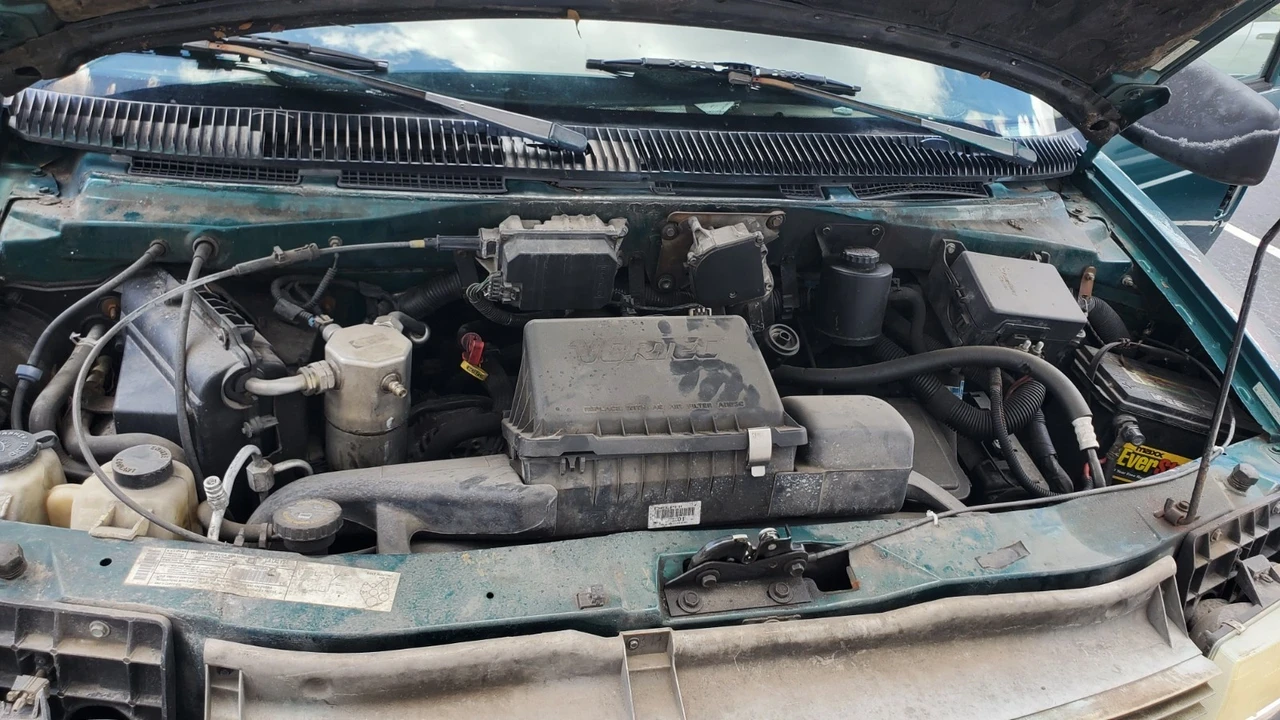 2002 Chevrolet Astro - Image 6 of 18