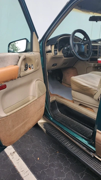 2002 Chevrolet Astro - Image 18 of 18