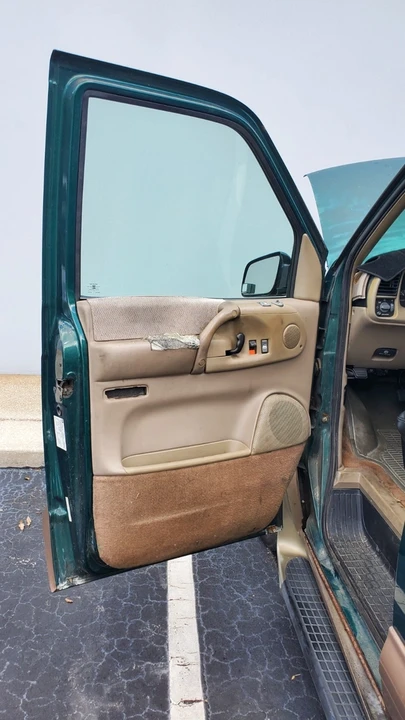 2002 Chevrolet Astro - Image 7 of 18