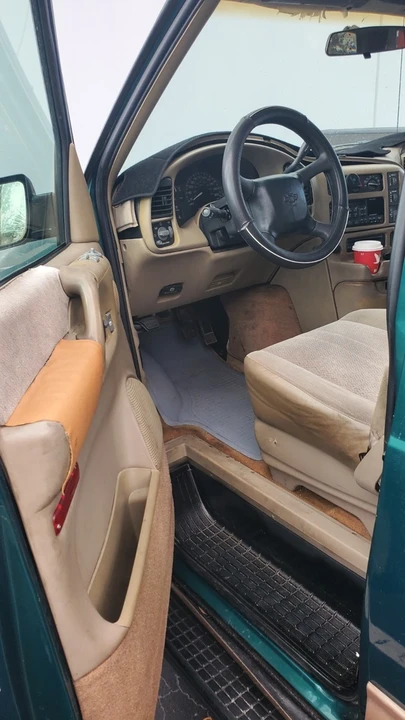 2002 Chevrolet Astro - Image 15 of 18