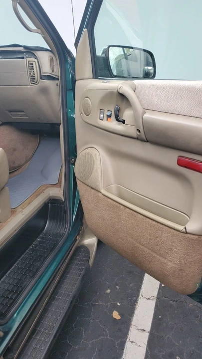 2002 Chevrolet Astro - Image 12 of 18