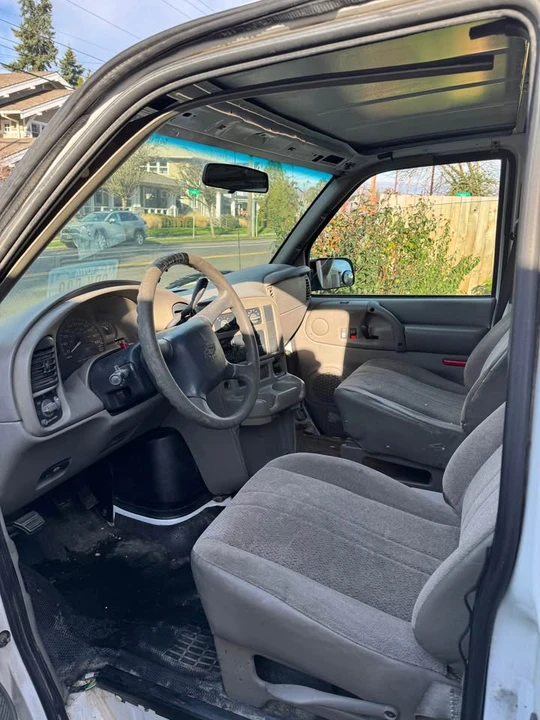 2002 Chevrolet Astro - Image 6 of 13