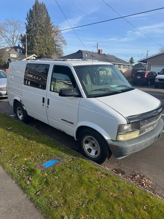 2002 Chevrolet Astro - Image 4 of 13