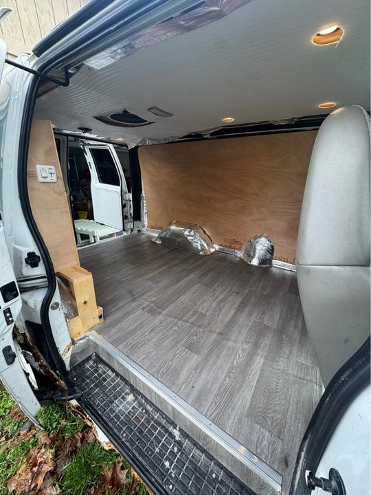 2002 Chevrolet Astro - Image 11 of 13