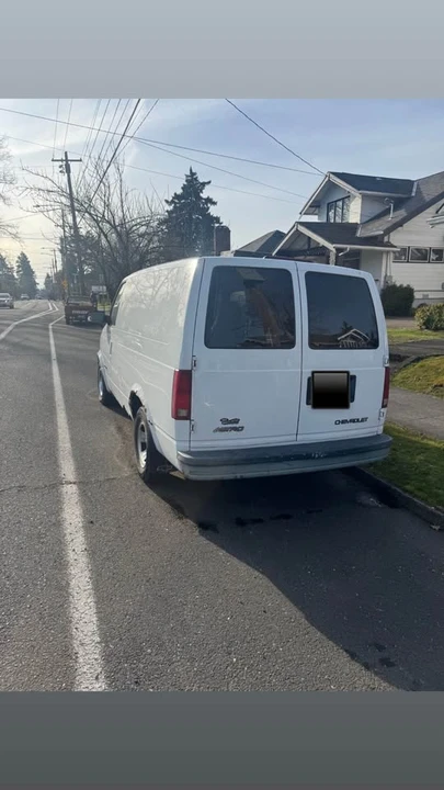 2002 Chevrolet Astro - Image 3 of 13