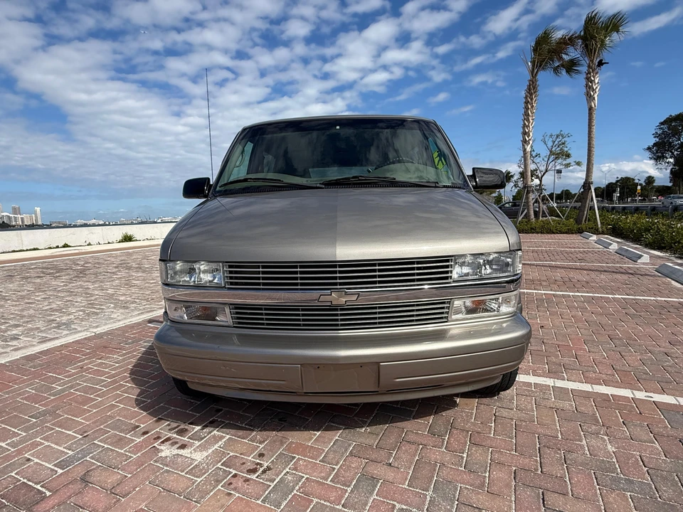 2002 Chevrolet Astro - Image 7 of 31