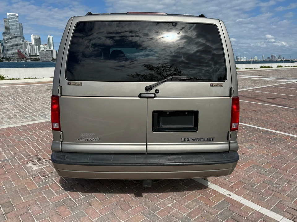 2002 Chevrolet Astro - Image 31 of 31