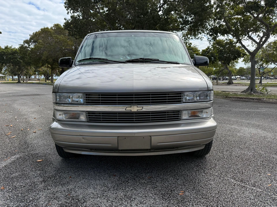 2002 Chevrolet Astro - Image 8 of 31