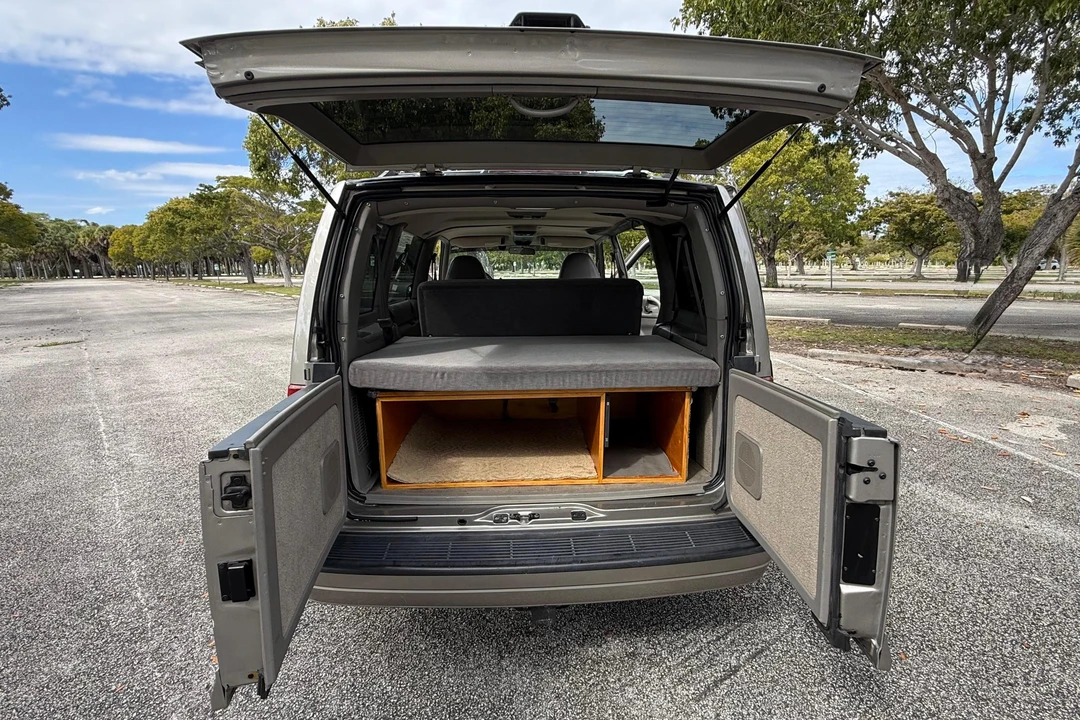 2002 Chevrolet Astro - Image 5 of 31