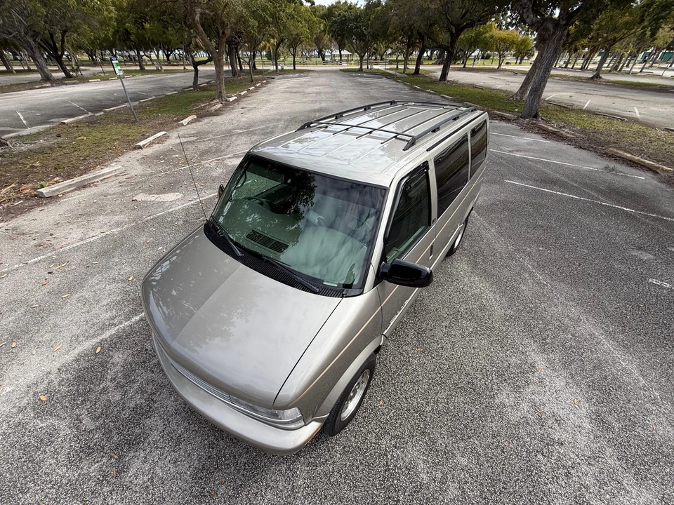 2002 Chevrolet Astro - Image 14 of 31