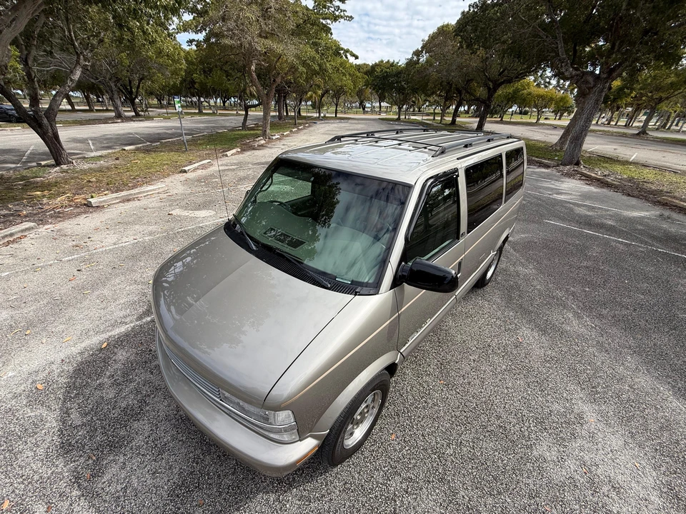 2002 Chevrolet Astro - Image 13 of 31