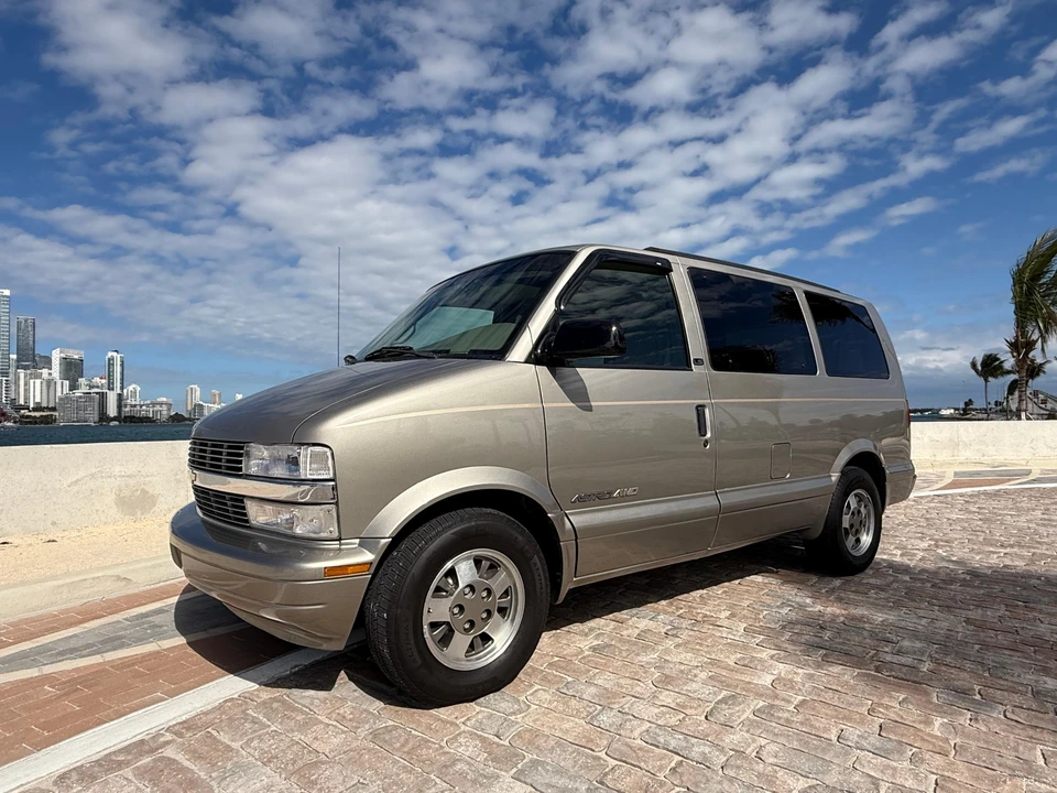 2002 Chevrolet Astro - Image 20 of 31