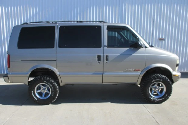 2002 Chevrolet Astro - Image 3 of 6