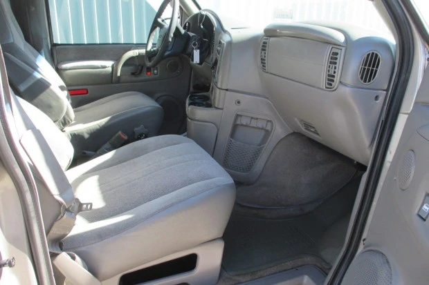 2002 Chevrolet Astro - Image 4 of 6