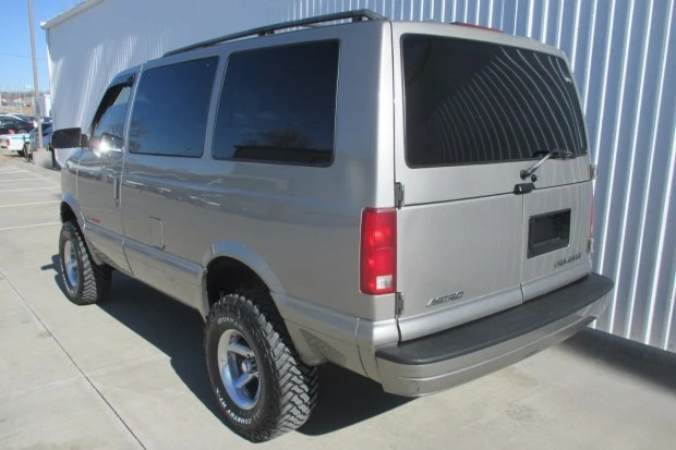 2002 Chevrolet Astro - Image 2 of 6