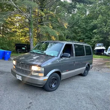 2002 Chevrolet Astro LS Minivan 3D