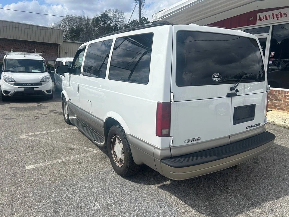 2002 Chevrolet Astro - Image 3 of 14
