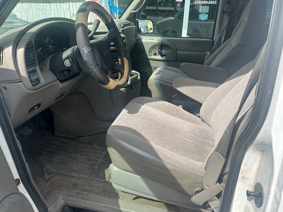 2002 Chevrolet Astro - Image 10 of 14