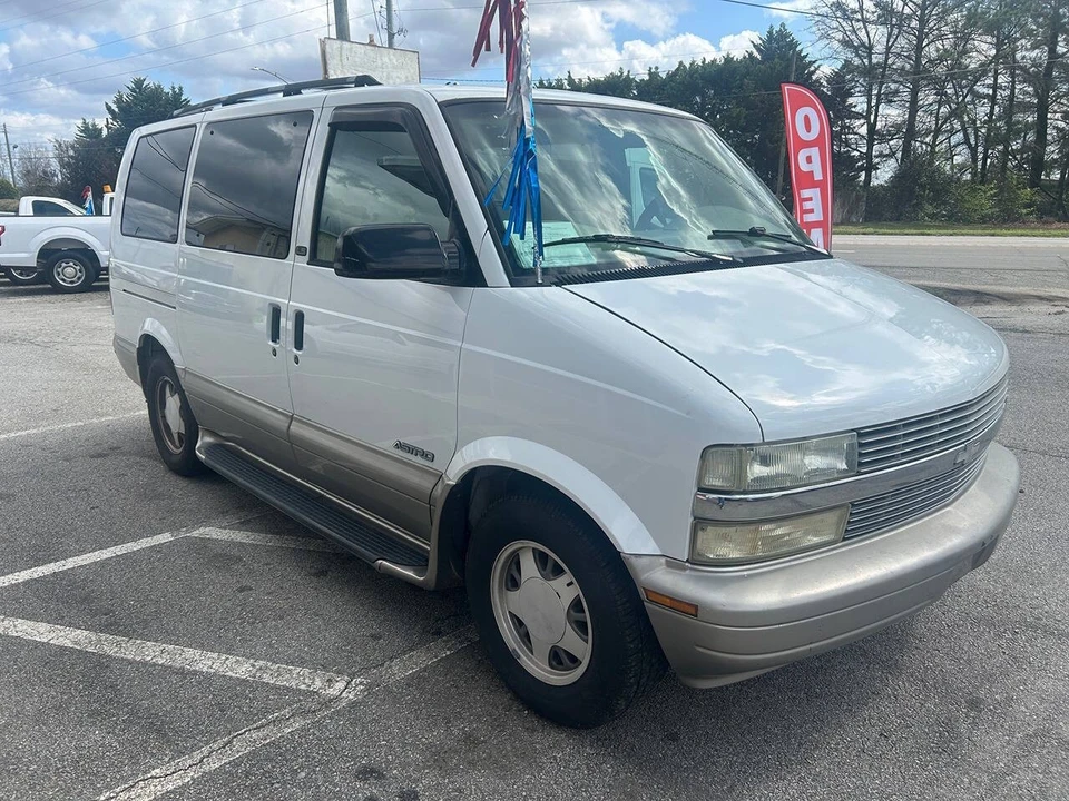 2002 Chevrolet Astro - Image 6 of 14